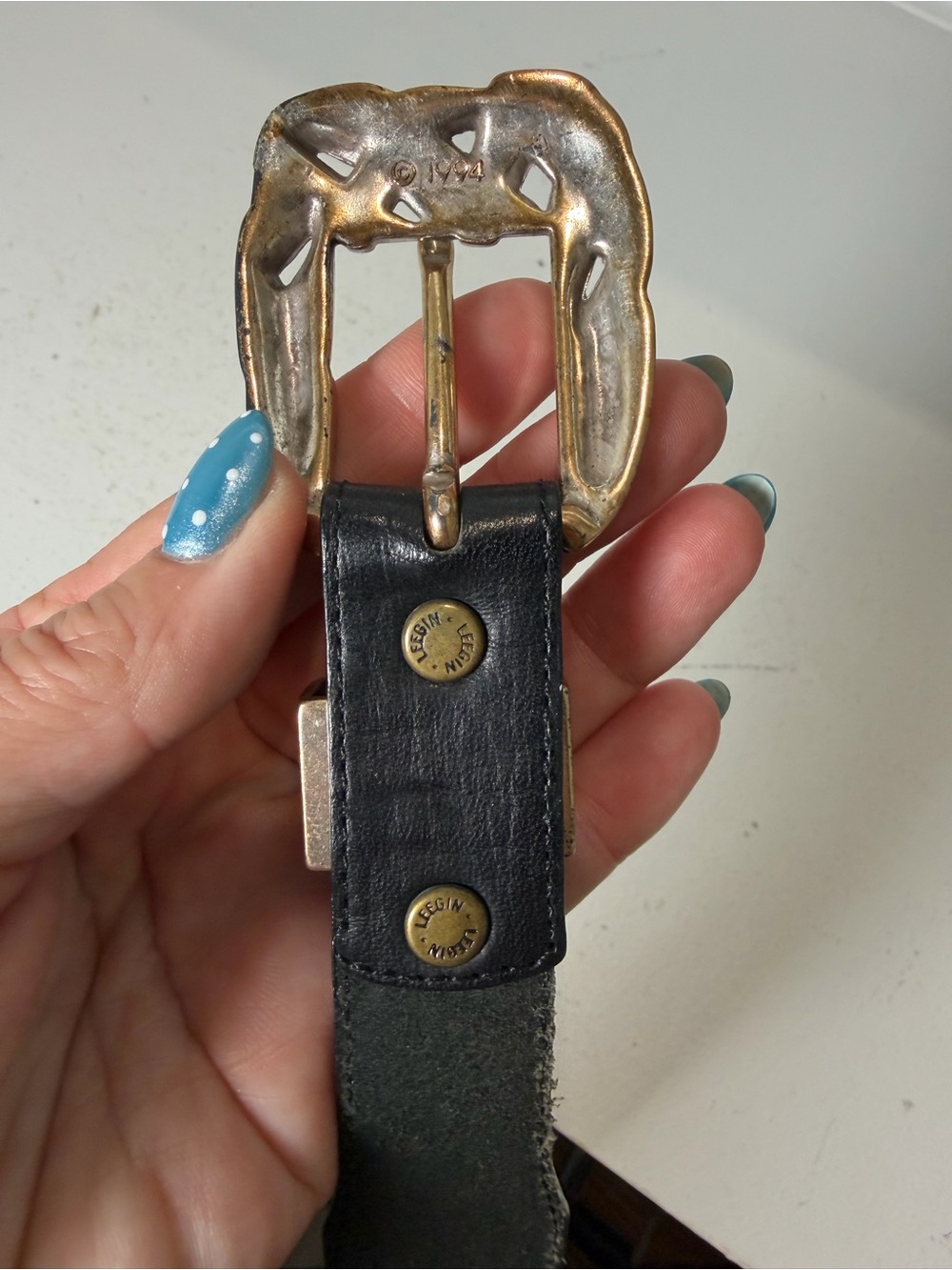 Vintage 1994 Onyx Women's Black Leather Belt Gold Statement Buckle Size 28 - Picture 6 of 6